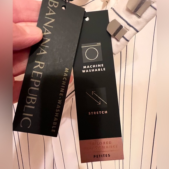 NWT Banana Republic cropped wide leg white pants w/ navy pinstripes, size 6P - Picture 7 of 8